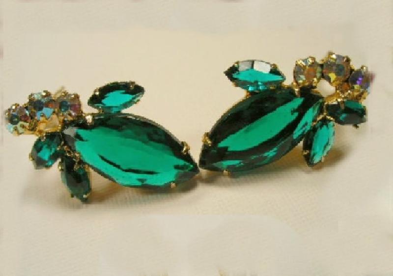Front view of Green Navettes Earrings Clip
