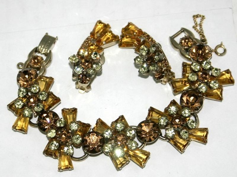 Front view of Topaz Keystones Bracelet 5 Link