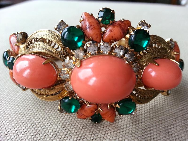 Front view of Orange Cabochons Plastic Bracelet Clamper