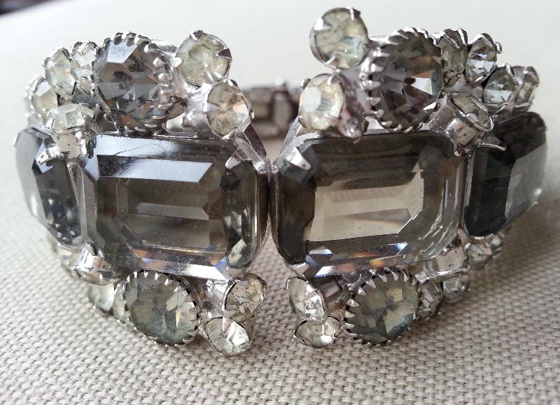 Front view of Gray (black Diamond) Emerald Cut Bracelet Clamper