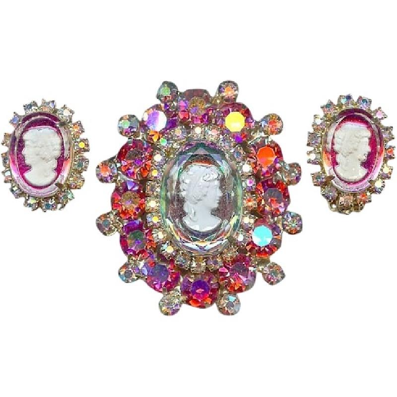Front view of Pink Oval Earrings Clip
