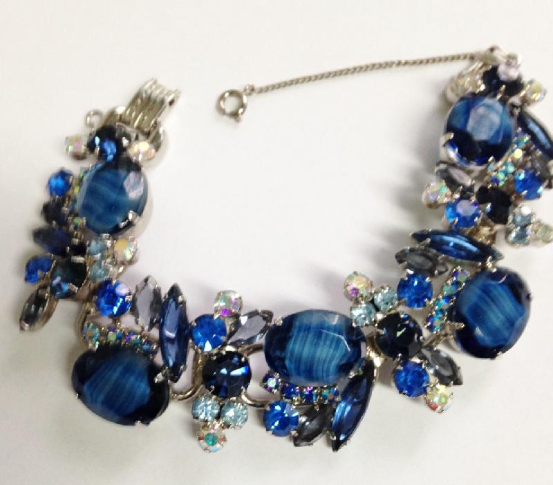 Front view of Blue Oval Givre Bracelet 5 Link