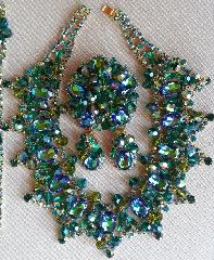 Green Oval Multi-Color/Shaded Necklace