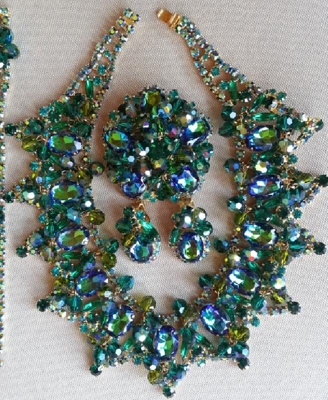 Front view of Green Oval Multi-Color/Shaded Necklace