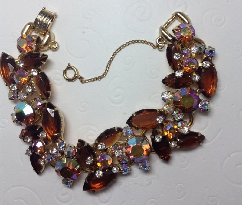 Front view of Topaz Navettes Bracelet 5 Link