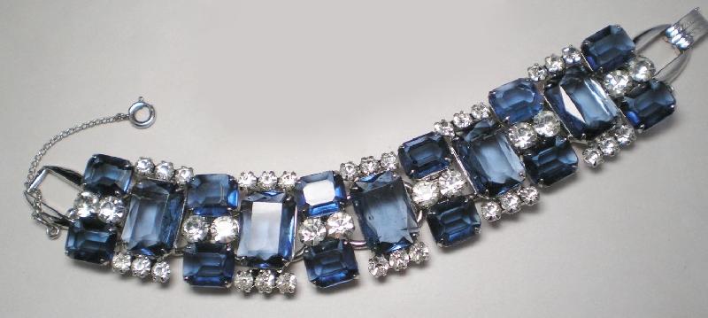 Front view of Blue Emerald Cut Bracelet 5 Link