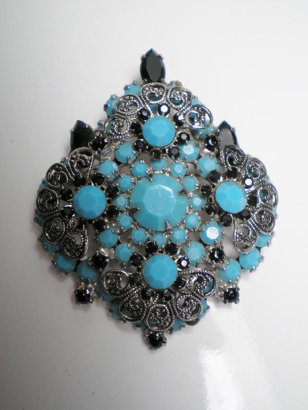 Front view of Turquoise Navettes Pin Pendant