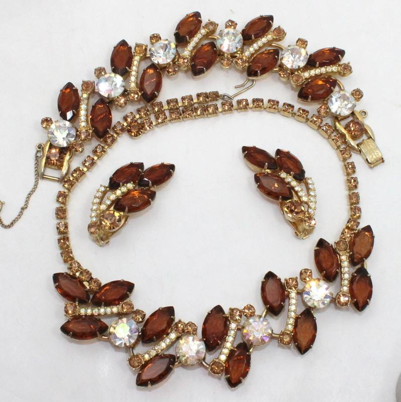Front view of Topaz Navettes Bracelet 5 Link