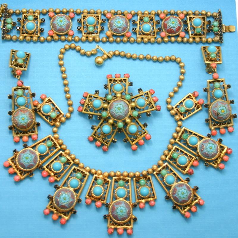 Front view of Turquoise Cabochons Molded/Cut Bracelet Flat Push In