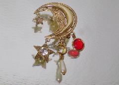 Chatons Only Pearl Brooch