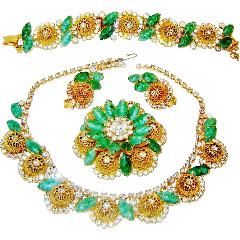 Green Navettes Spotted Earrings Clip