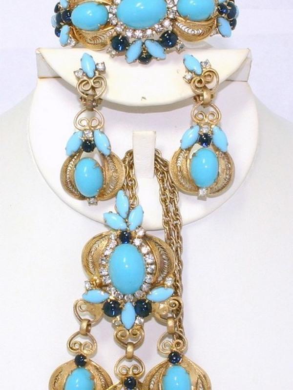 Front view of Turquoise Cabochons Plastic Earrings Clip