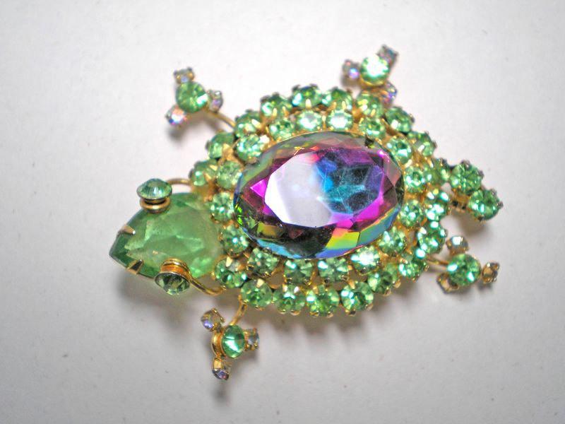 Front view of Green Pear Multi-Color/Shaded Brooch
