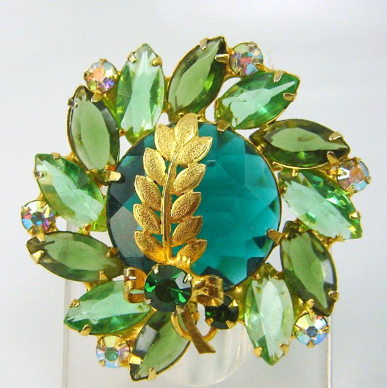 Front view of Green Dentelle Brooch