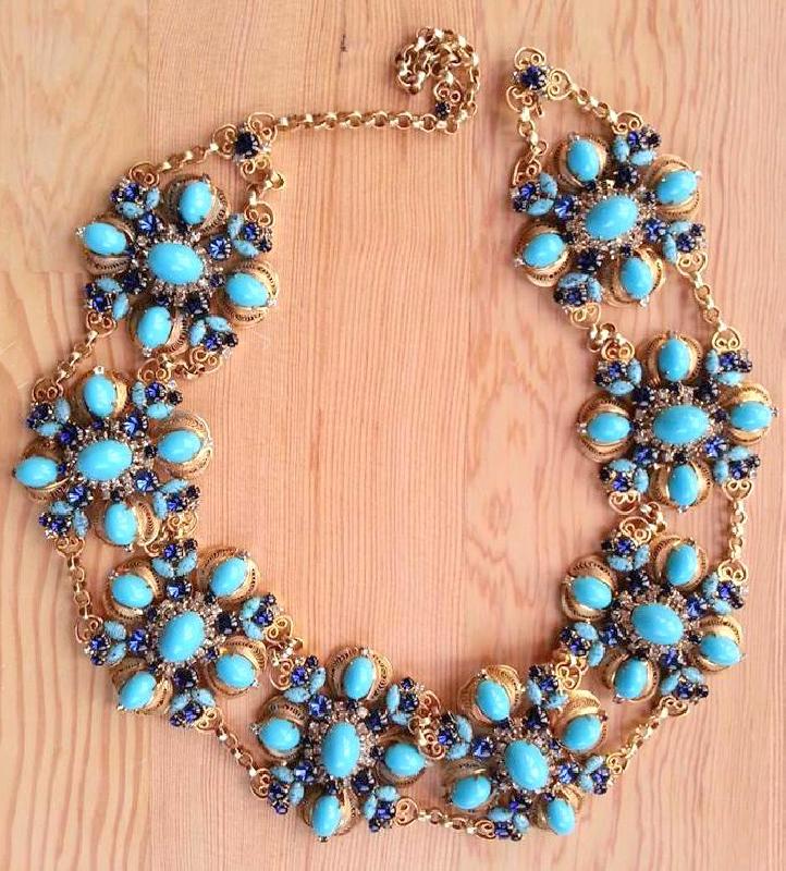 Front view of Turquoise Oval Plastic Belt