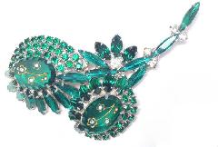 Green Oval Molded/Cut Brooch