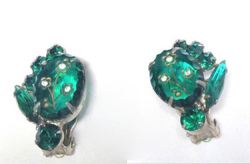 Front view of Green Oval Molded/Cut Earrings Clip