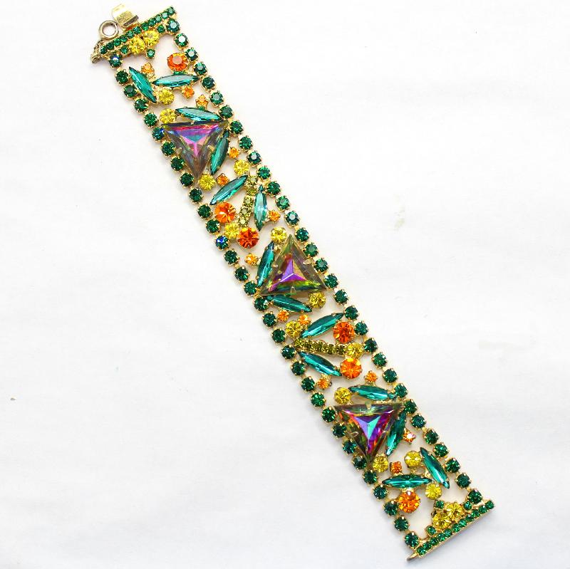 Front view of Green Triangle Multi-Color/Shaded Bracelet Flat Push In