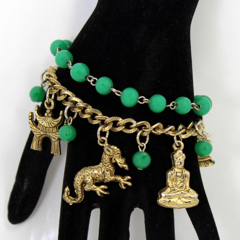 Front view of Green Bracelet Charm