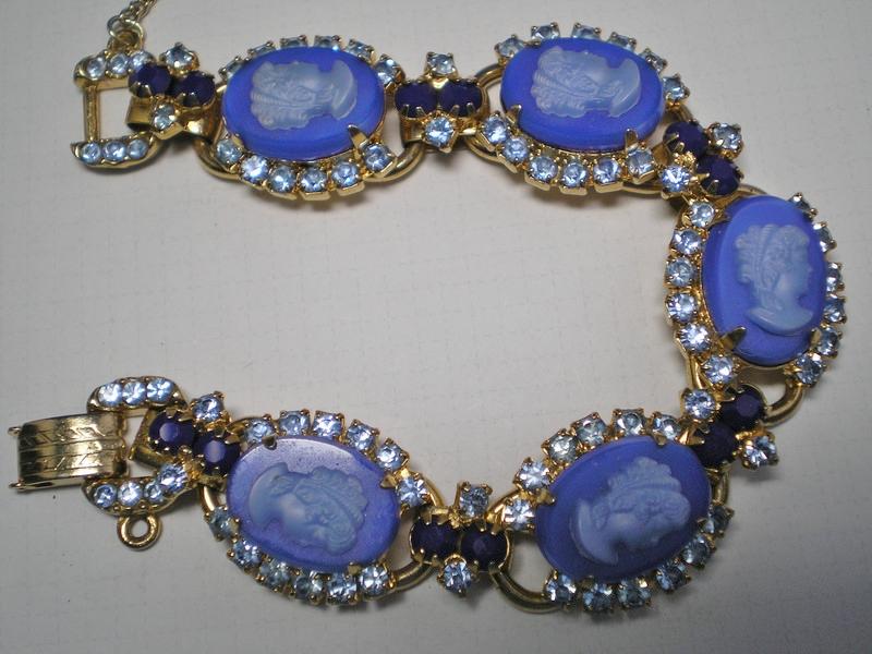 Front view of Blue Oval Molded/Cut Bracelet 5 Link