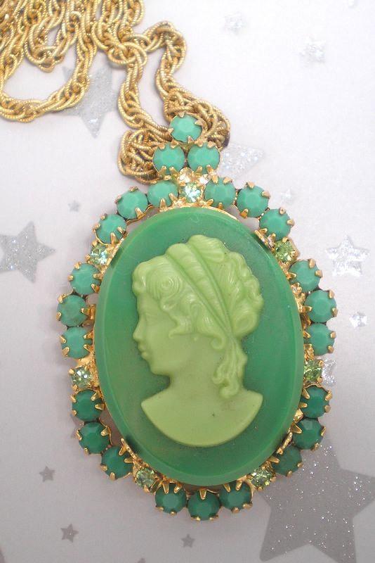 Front view of Green Oval Molded/Cut Pin Pendant