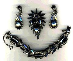Black (jet) Oval Molded/Cut Bracelet 5 Link