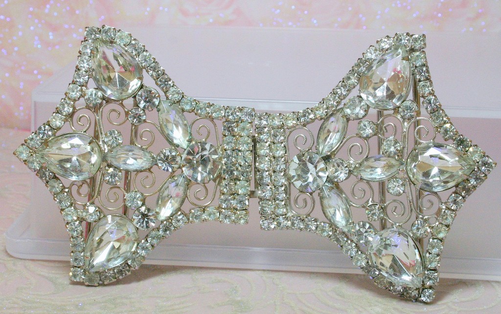 Front view of Clear Pear Belt Buckle