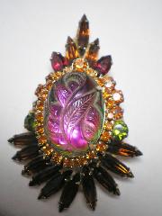 Fall Oval Molded/Cut Pin Pendant