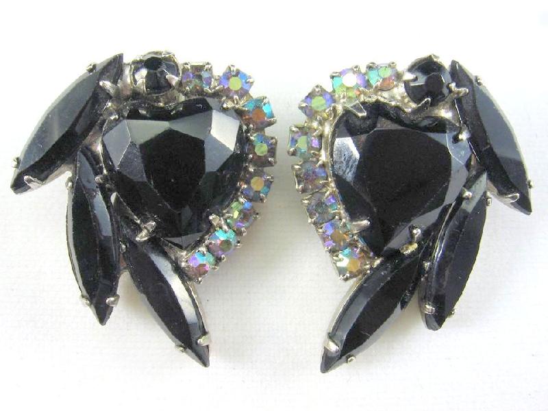 Front view of Black (jet) Heart Earrings Clip