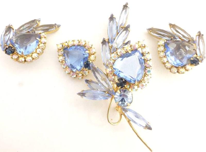 Front view of Blue Heart Brooch