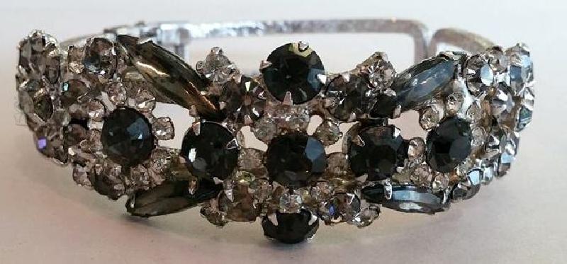 Front view of Black (jet) Navettes Bracelet Clamper