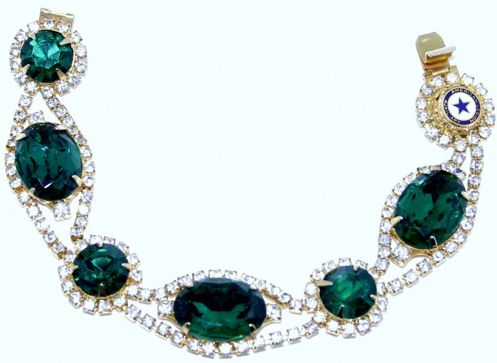 Front view of Green Oval Bracelet Flat Push In