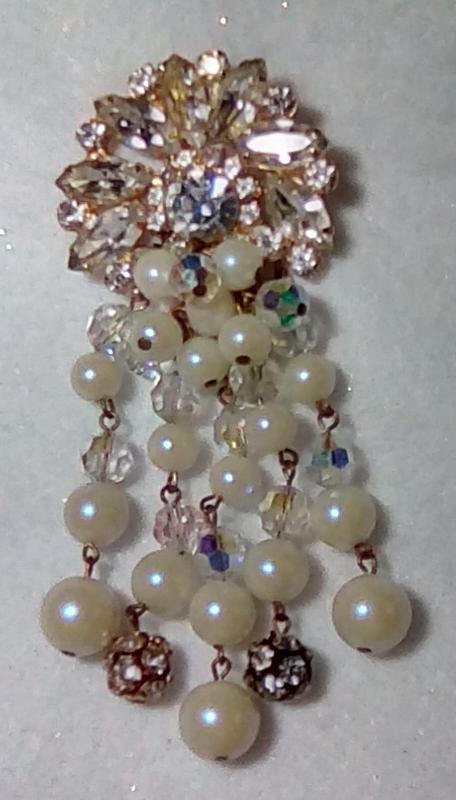 Front view of Clear Navettes Pearl Brooch