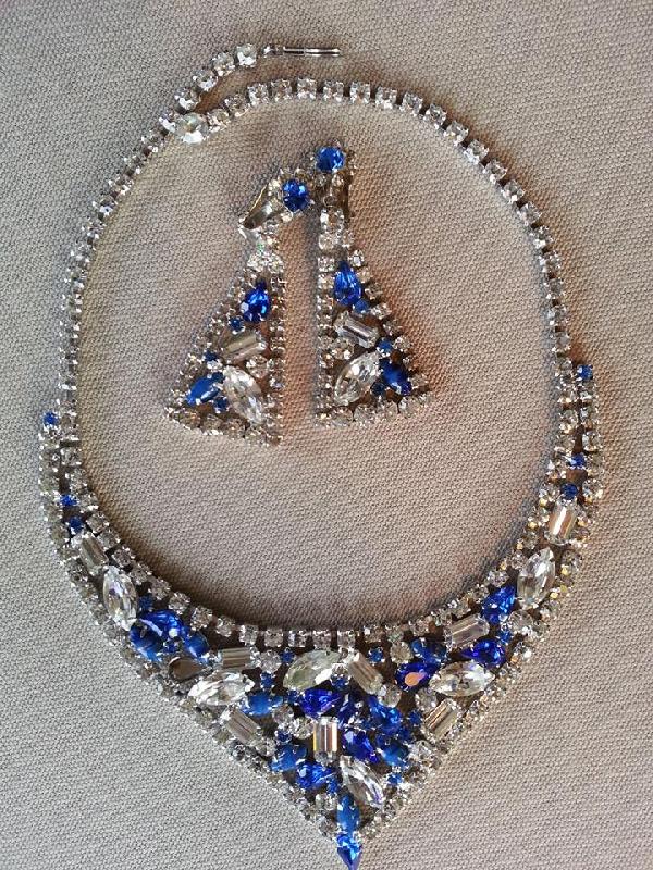 Front view of Blue Baguettes Earrings Clip