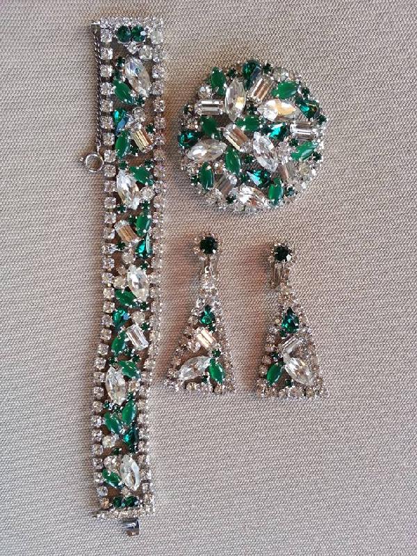 Front view of Green Baguettes Bracelet Flat Push In