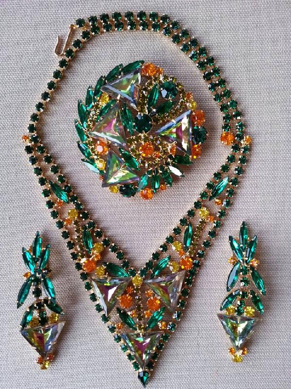 Front view of Green Triangle Multi-Color/Shaded Earrings Clip