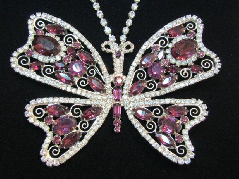 Front view of Purple (cardinal) Baguettes Pin Pendant