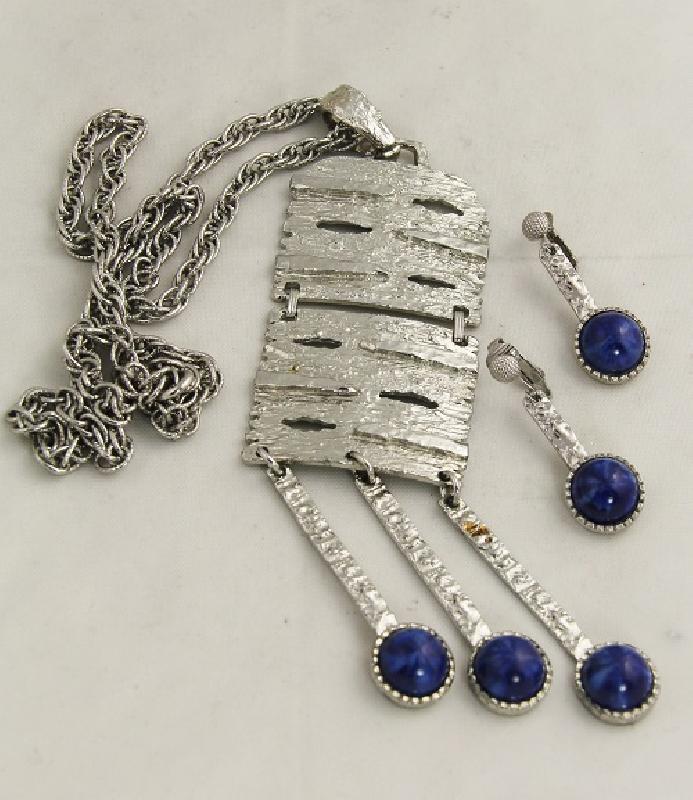 Front view of Blue Cabochons Pendant