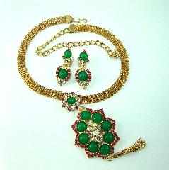 Green Cabochons Necklace