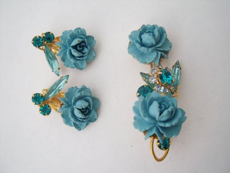 Front view of Blue Navettes Earrings Clip
