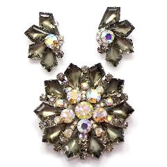 Gray (black Diamond) Kite Brooch