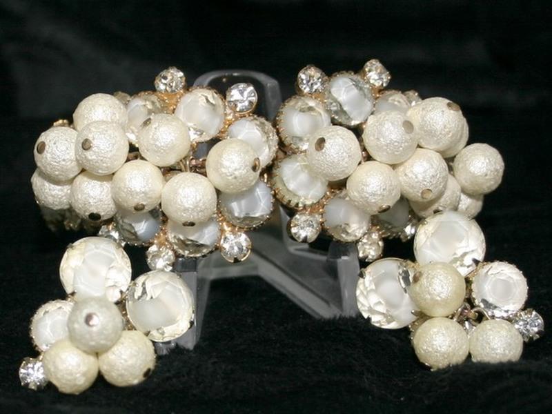 Front view of White (chalk Or Milk) Chatons Only Givre Bracelet Clamper