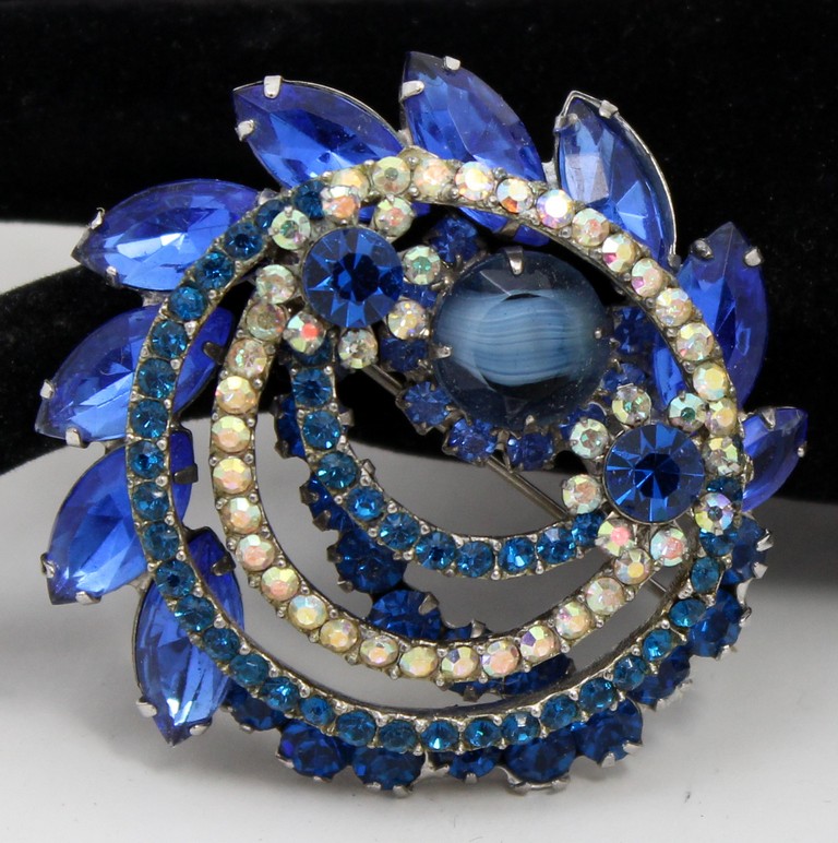 Front view of Blue Navettes Givre Brooch