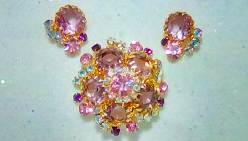 Front view of Purple (cardinal) Dentelle Earrings Clip