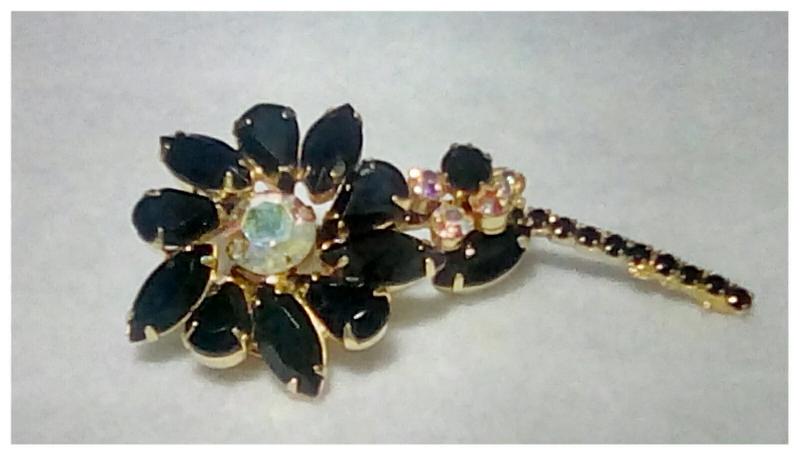 Front view of Black (jet) Pear Brooch