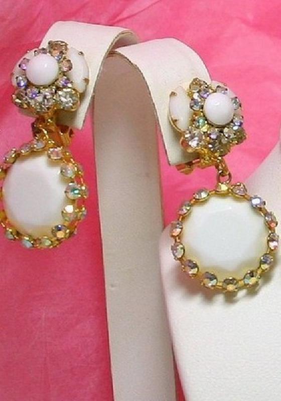 Front view of White (chalk Or Milk) Framed Disks Earrings Clip