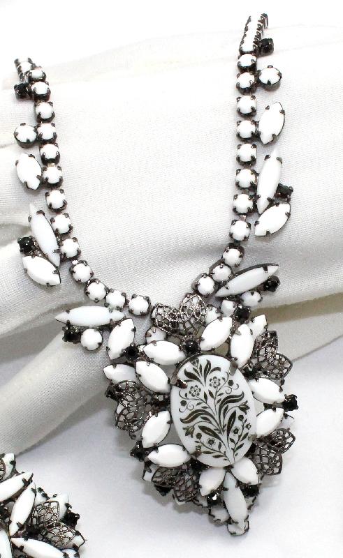 Front view of White (chalk Or Milk) Cabochons Painted (hand/Transfer) Necklace
