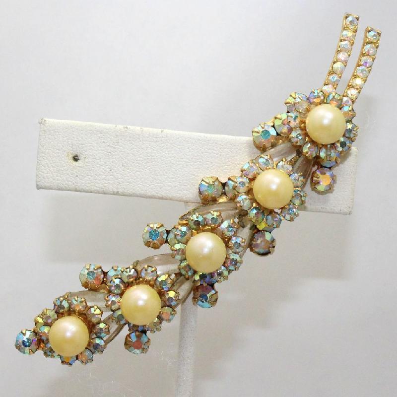 Front view of AB Navettes Pearl Brooch