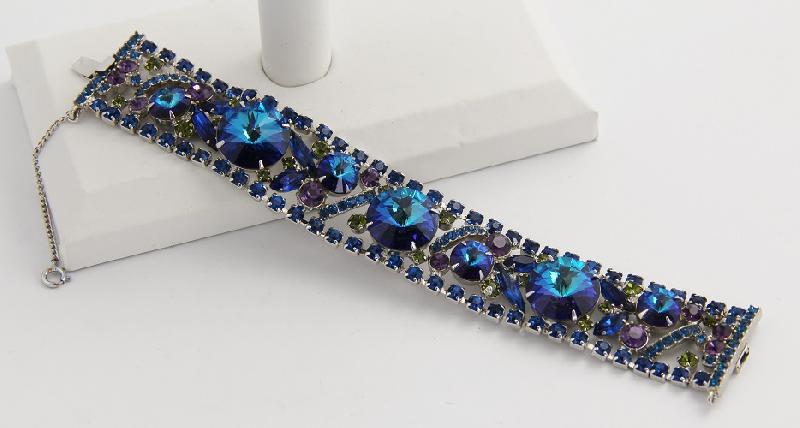 Front view of Blue Navettes Rivoli/Margarita Bracelet Flat Push In