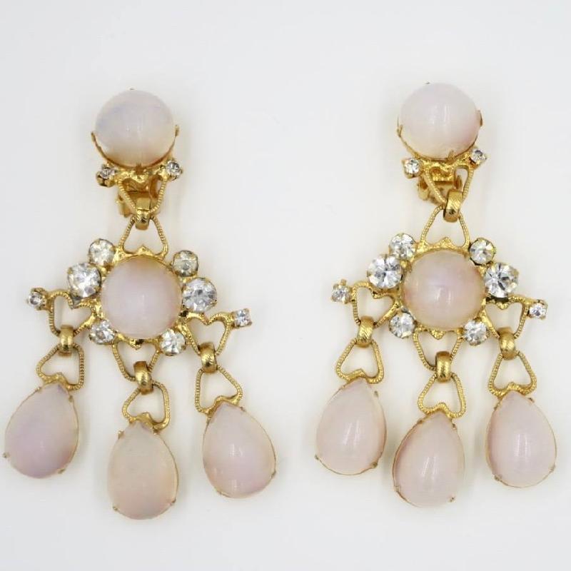 Front view of White (chalk Or Milk) Cabochons Plastic Earrings Clip